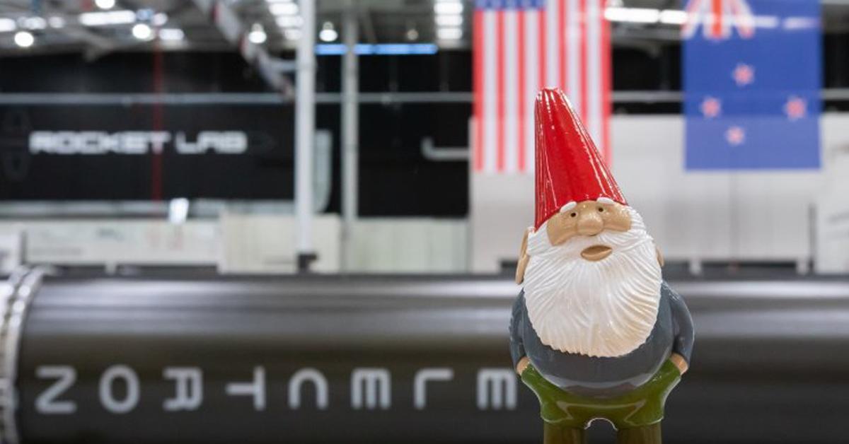 ท่านศาสดา Gabe Newell เตรียมทำภารกิจส่งตุ๊กตา Gnome Chompski ขึ้นสู่อวกาศของจริง