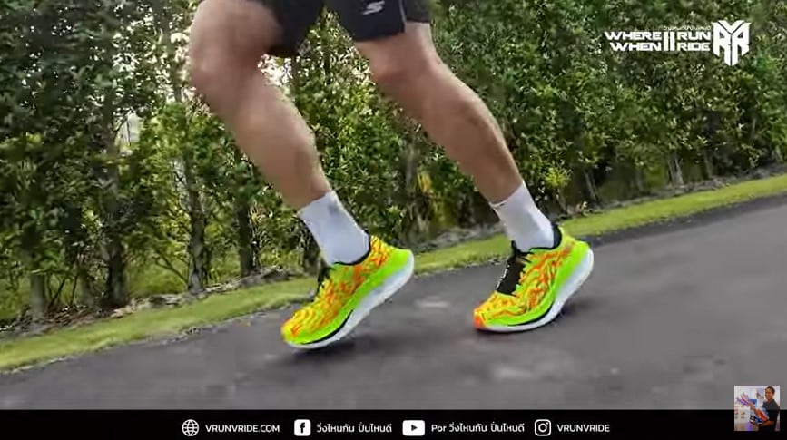 รองเท้าวิ่ง SKECHERS
