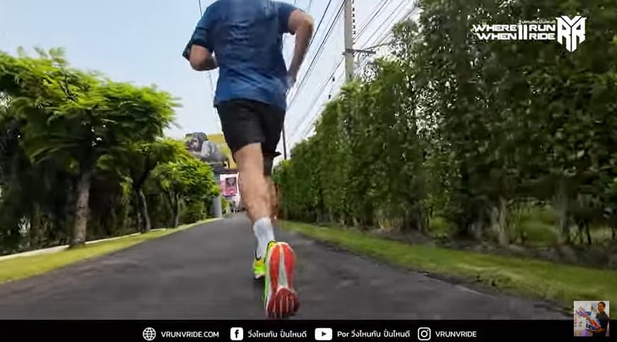 รองเท้าวิ่ง SKECHERS